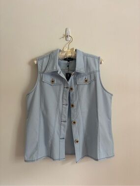 NWT Réveuse Light Blue Sleeveless Button Front Vest Shirt